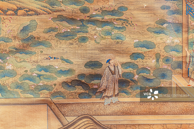 清绢本设色胤禛十二月行乐图轴之六月纳凉图片素材