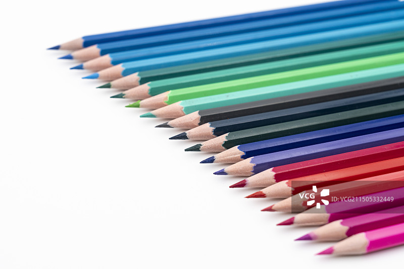 彩色铅笔的排列 白色背景彩铅素材图片素材