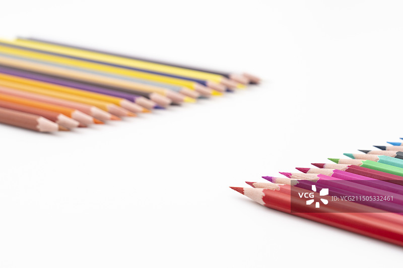 彩色铅笔的排列 白色背景彩铅素材图片素材
