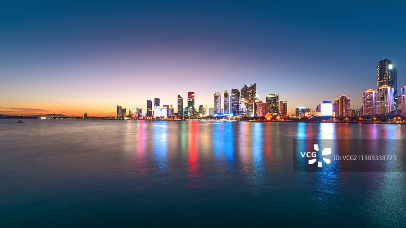 中国山东省青岛市市南区城市夜景 浮山湾夜景 市中心图片素材