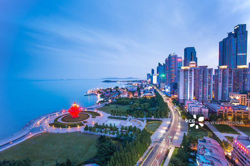 中国山东省青岛市南区五四广场城市夜景图片素材