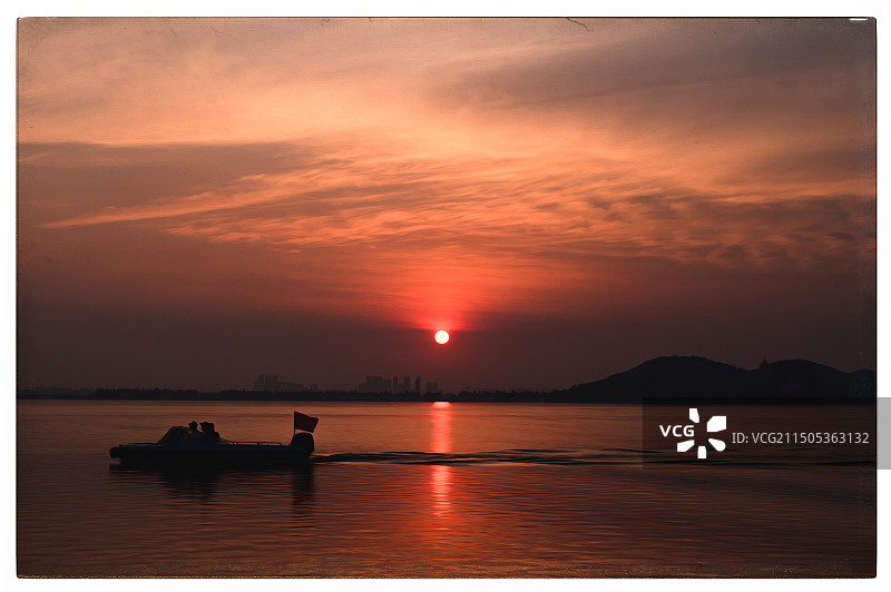 凌波门日出游船图片素材