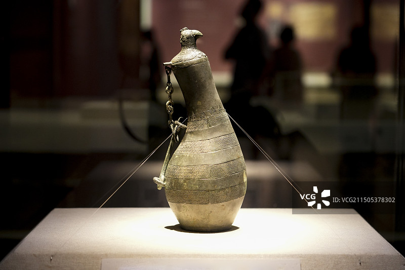 鸟盖蟠虺纹铜瓠壶图片素材