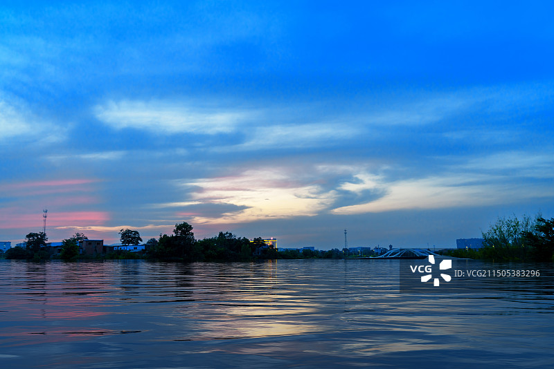 荥阳市天悦湾，索河，戏剧性的天空图片素材