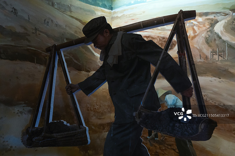 湖北老河口丹渠博物馆展品·引丹工程建设者塑像图片素材