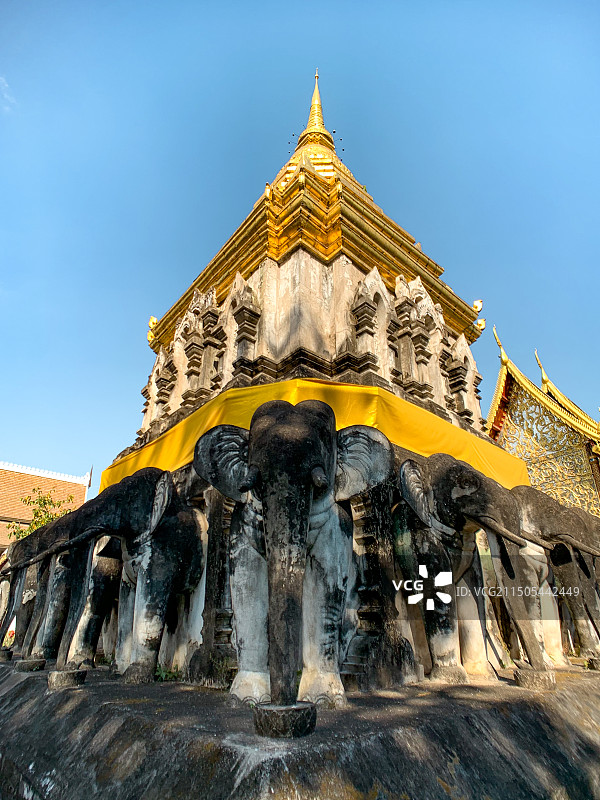 泰国佛教大象雕塑图片素材