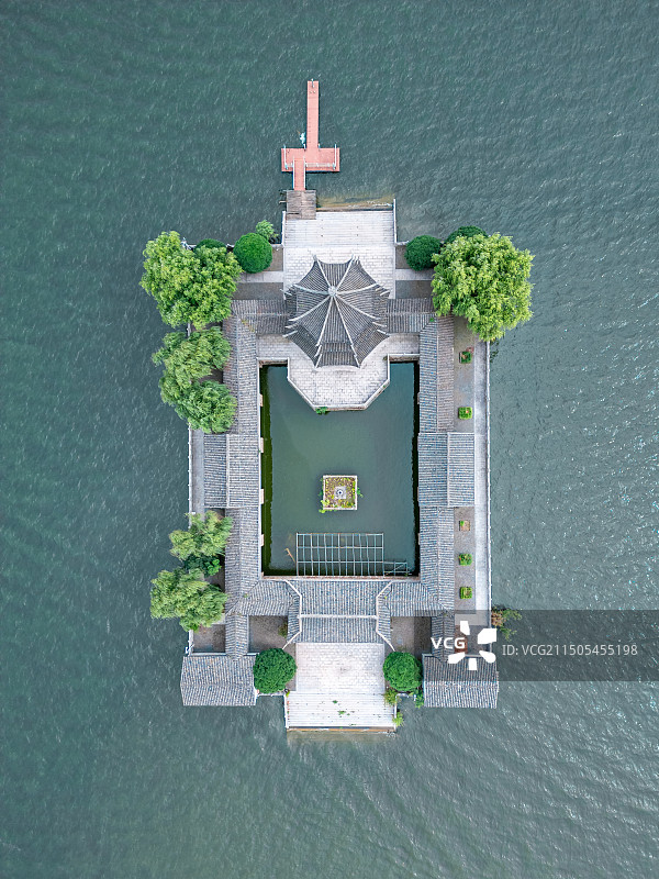 航拍苏州石湖景区天镜阁水上寺庙图片素材