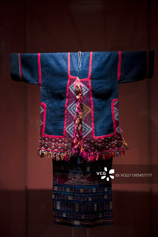 黎族女套装 北京服装学院民族服饰博物馆馆藏 中国工艺美术馆展览图片素材