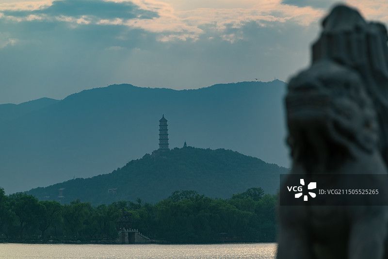 颐和园玉泉山的玉峰塔图片素材