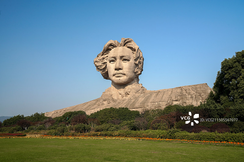 橘子洲头毛泽东青年艺术雕塑图片素材
