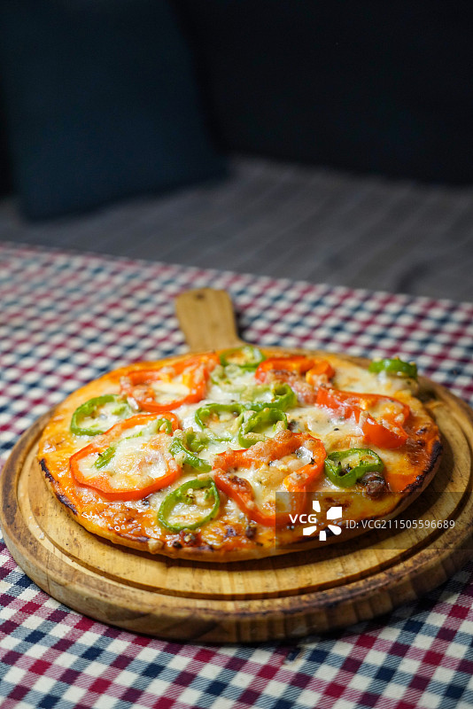 新鲜出炉的比萨图片素材