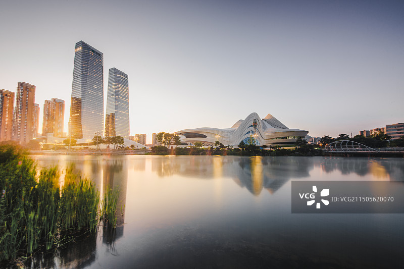 阳光下的梅溪湖大剧院图片素材