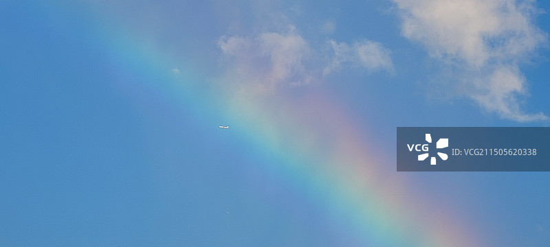 ️飞跃彩虹图片素材