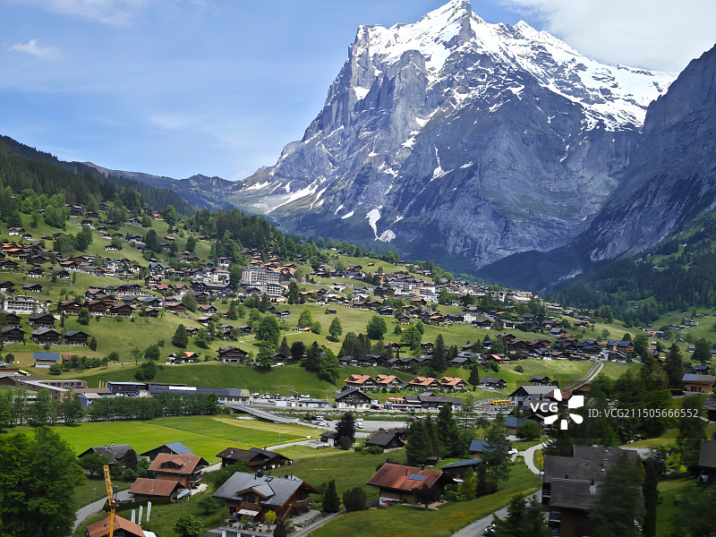 远眺因特拉肯图片素材