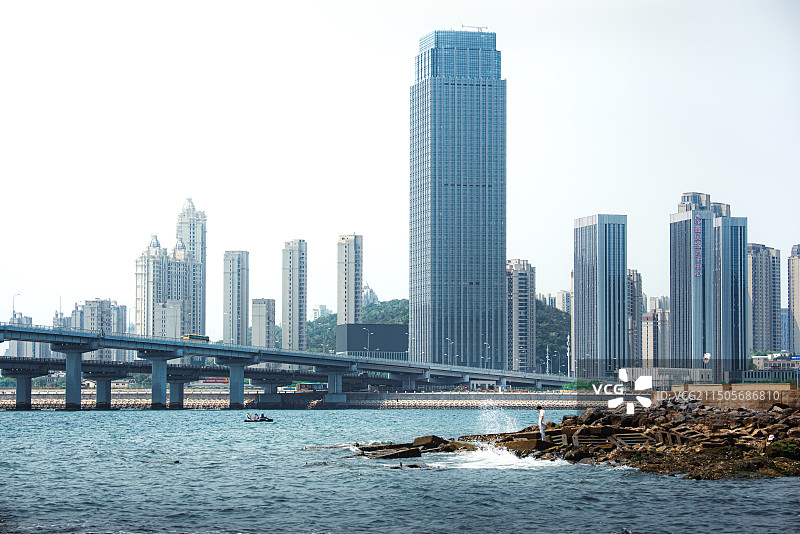 海边城市建筑，大连星海湾跨海大桥图片素材