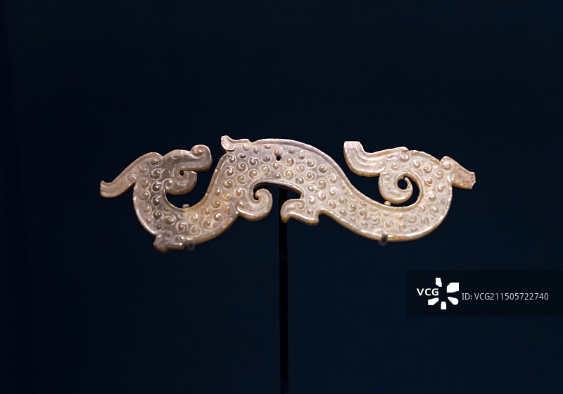 龙形玉佩 战国 上海博物馆图片素材