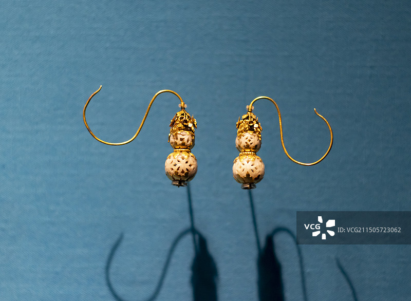 嵌玉葫芦金耳环（一对） 明 上海市黄浦区李惠利中学明墓出土 上海博物馆图片素材