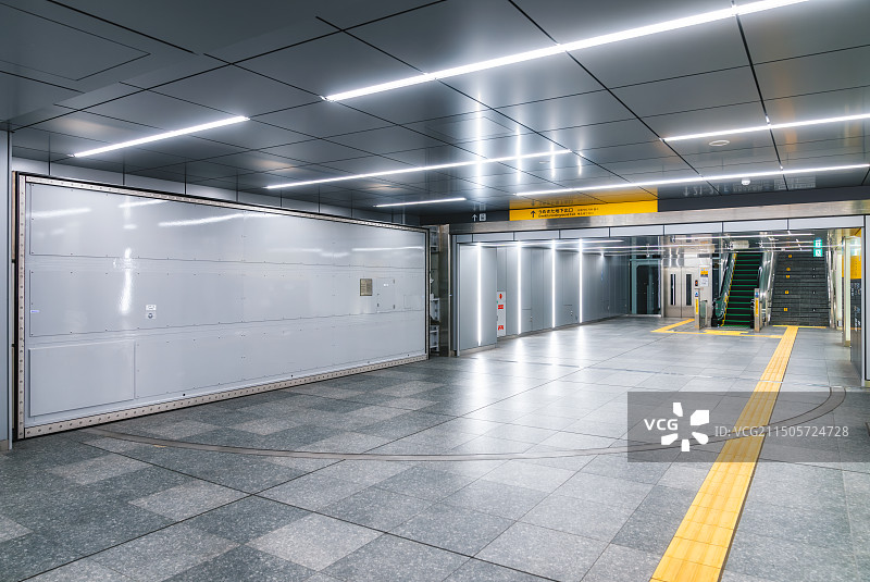 地铁车站，地下通道，人防门，地铁隔断门，消防通道，防空洞防护门，地下室防护密闭门，安全通道，火车站图片素材