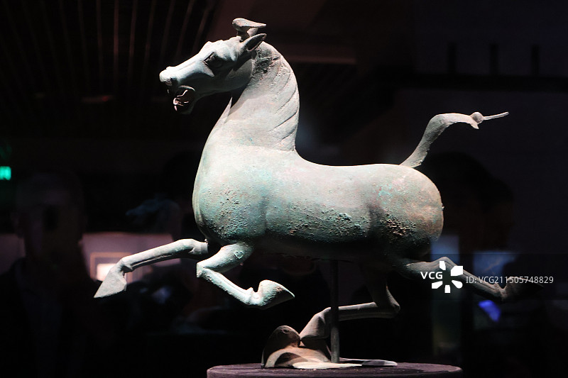 甘肃省博物馆镇馆之宝马踏飞燕图片素材