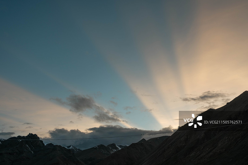 冈仁波齐转山遇见圣洁的霞光图片素材