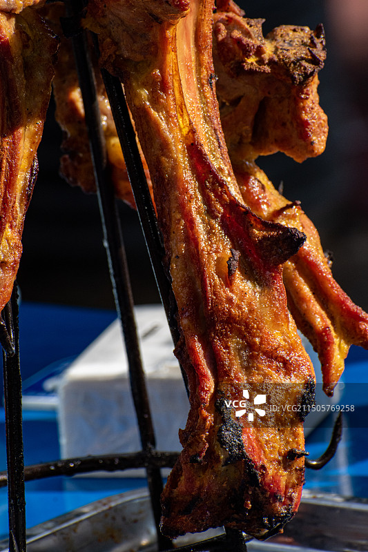 新疆伊犁特克斯八卦城架子肉，馕坑肉，烤肉图片素材