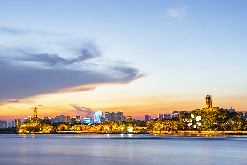 温州江心屿夜景 温州夜景 温州城市夜景 都市风光 岛屿 双塔 江心寺 温州 城市夜景 诗之岛图片素材
