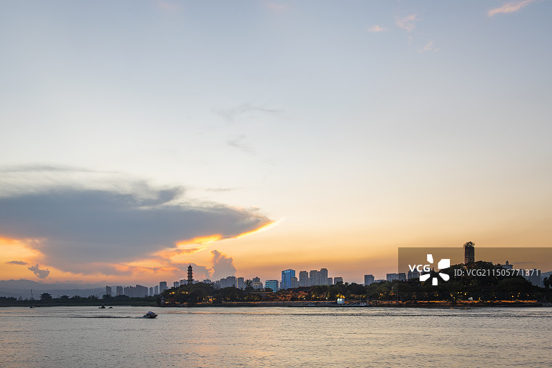 温州江心屿夜景 温州夜景 温州城市夜景 都市风光 岛屿 双塔 江心寺 温州 城市夜景 诗之岛图片素材