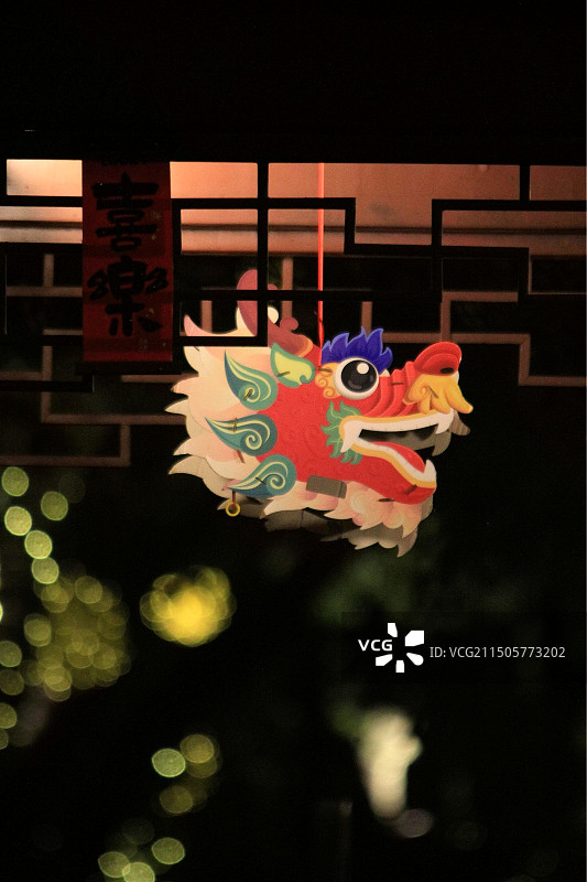 上海嘉定安亭老街夜景 喜乐龙头图片素材