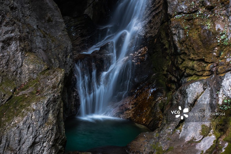 神农架峡谷瀑布图片素材