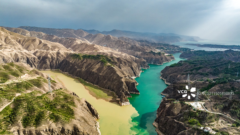 中国甘肃临夏黄河洮河青黄交汇处图片素材
