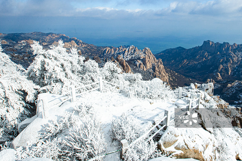青岛市崂山风景区丹炉峰  崂山顶峰图片素材