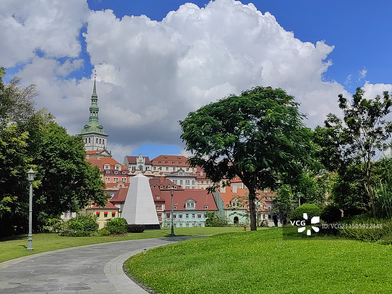 华为三丫坡欧洲小镇随拍夏天里的华为三丫坡园区，湖光山色中的欧洲小镇，精美别致，如梦如幻，令人惊叹。图片素材
