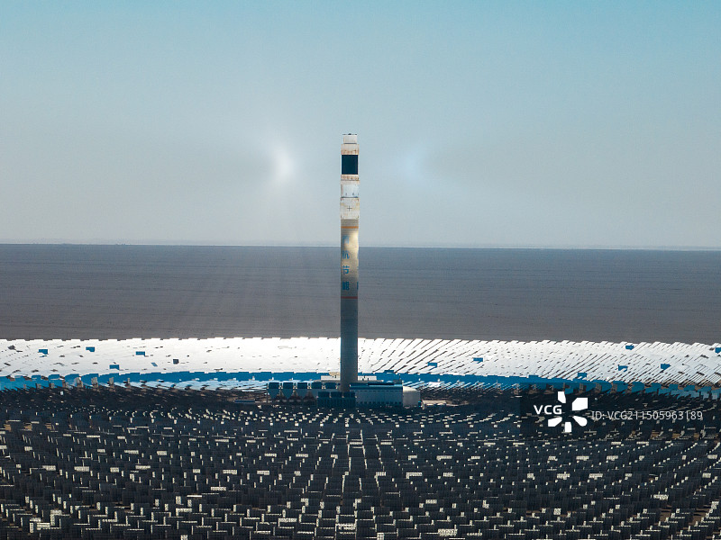 中国甘肃敦煌熔盐塔式光热发电站图片素材