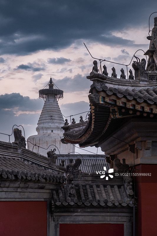 雨后的妙应寺白塔图片素材