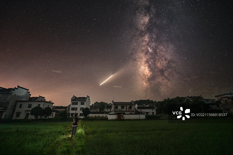 安徽黄山休宁呈村银河夜图片素材