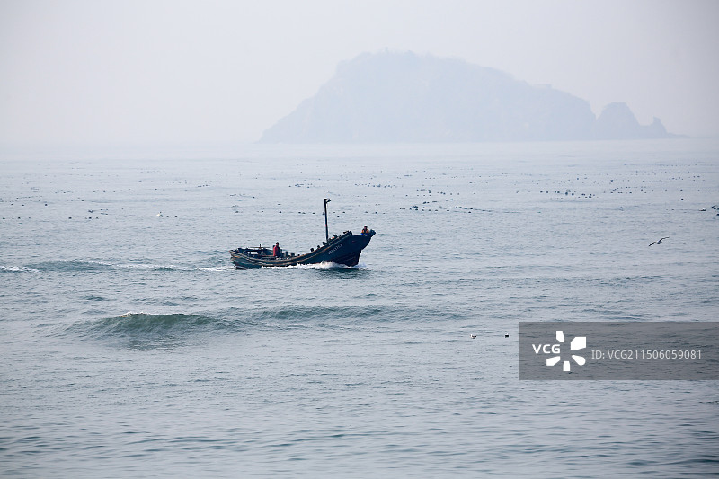青岛崂山流清湾风光 渔村 渔船图片素材