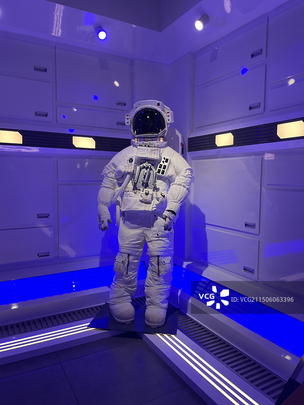 宇航员太空服图片素材