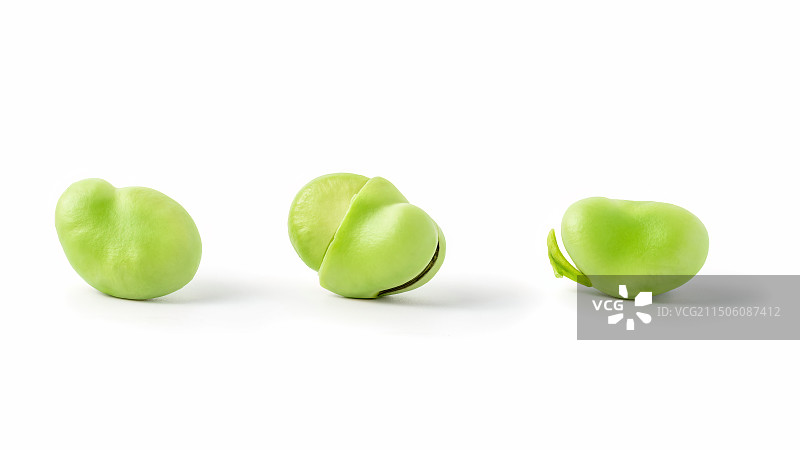 三颗蚕豆白底背景特写图片素材
