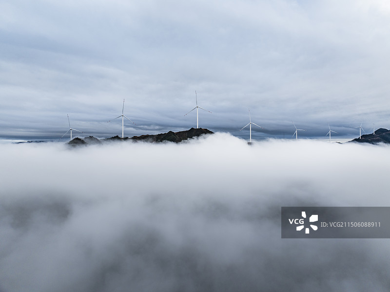 龙南风车云海山村梦幻云雾自然风光图片素材