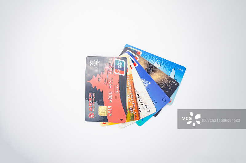 中国储蓄卡信用卡银行卡设备用品影棚拍摄拍摄主题，一堆多色的银行卡特写，室内无人图像摄影图片素材