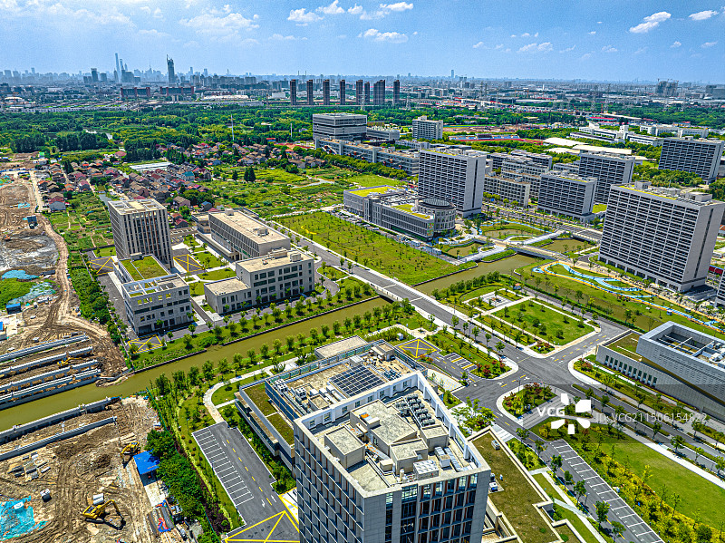 上海立信会计金融学院浦东新校区 开放式无围栏大学校园 产学研 曹路大学城 顾唐路 教学楼 宿舍楼图片素材