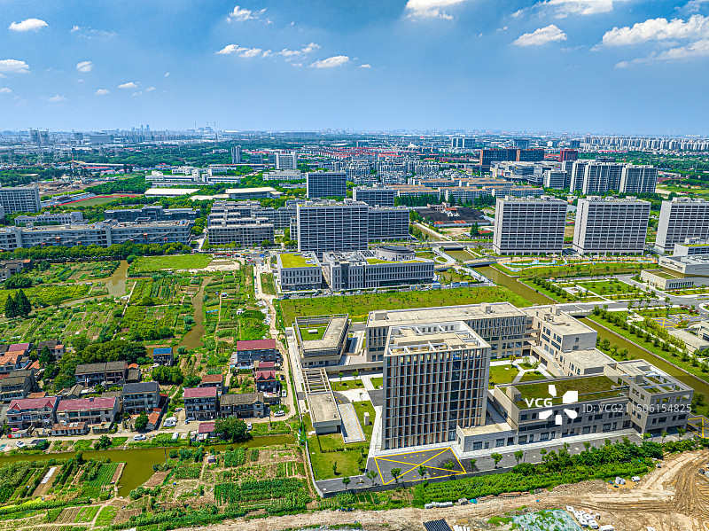 上海立信会计金融学院浦东新校区 开放式无围栏大学校园 产学研 曹路大学城 顾唐路 教学楼 宿舍楼图片素材
