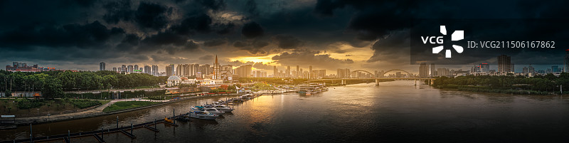 南宁亭子码头落日黄昏景像图片素材