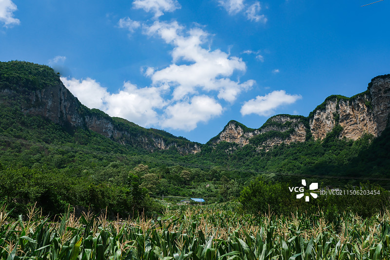 中国贵州省贵阳市修文县大石乡大屯村六广河手爬岩风光图片素材