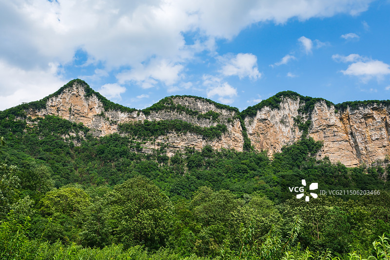 中国贵州省贵阳市修文县大石乡大屯村六广河手爬岩风光图片素材