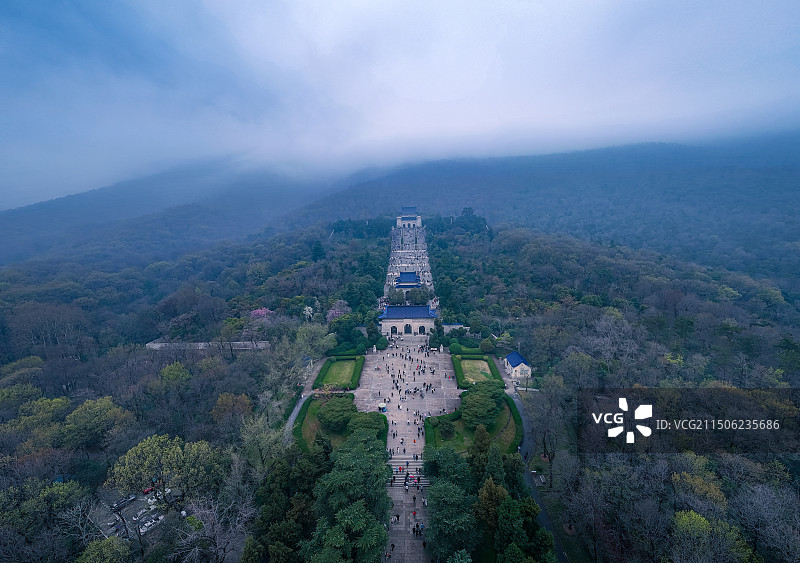 微雨连绵，航拍南京中山陵图片素材