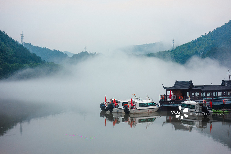 桐庐富春江小三峡、严子陵钓鱼台风光图片素材