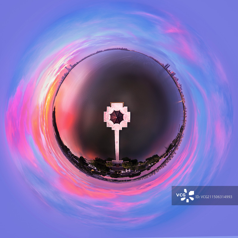 金鸡湖湖心亭的幻彩天空图片素材