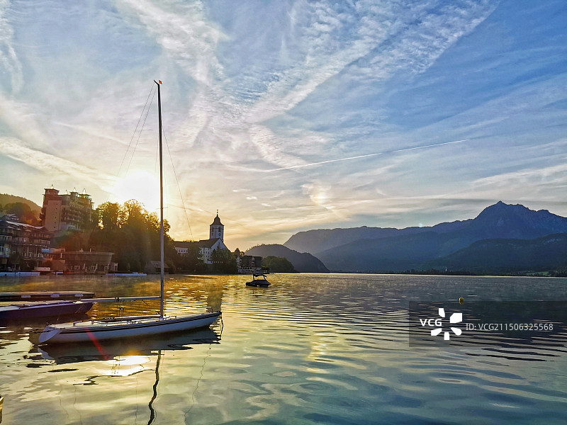 奥地利哈尔施塔特的湖光山色图片素材