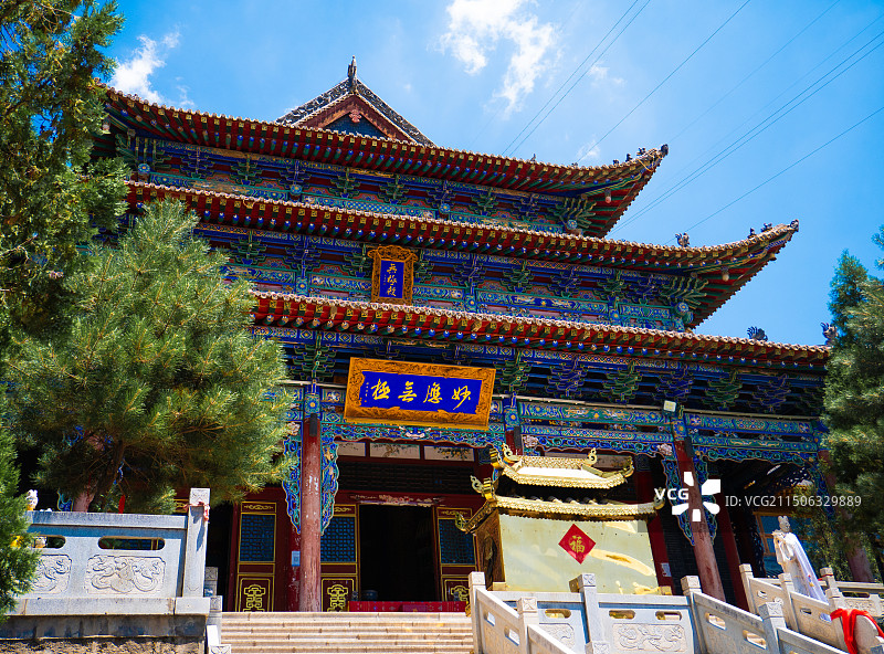 西宁北山土楼观图片素材